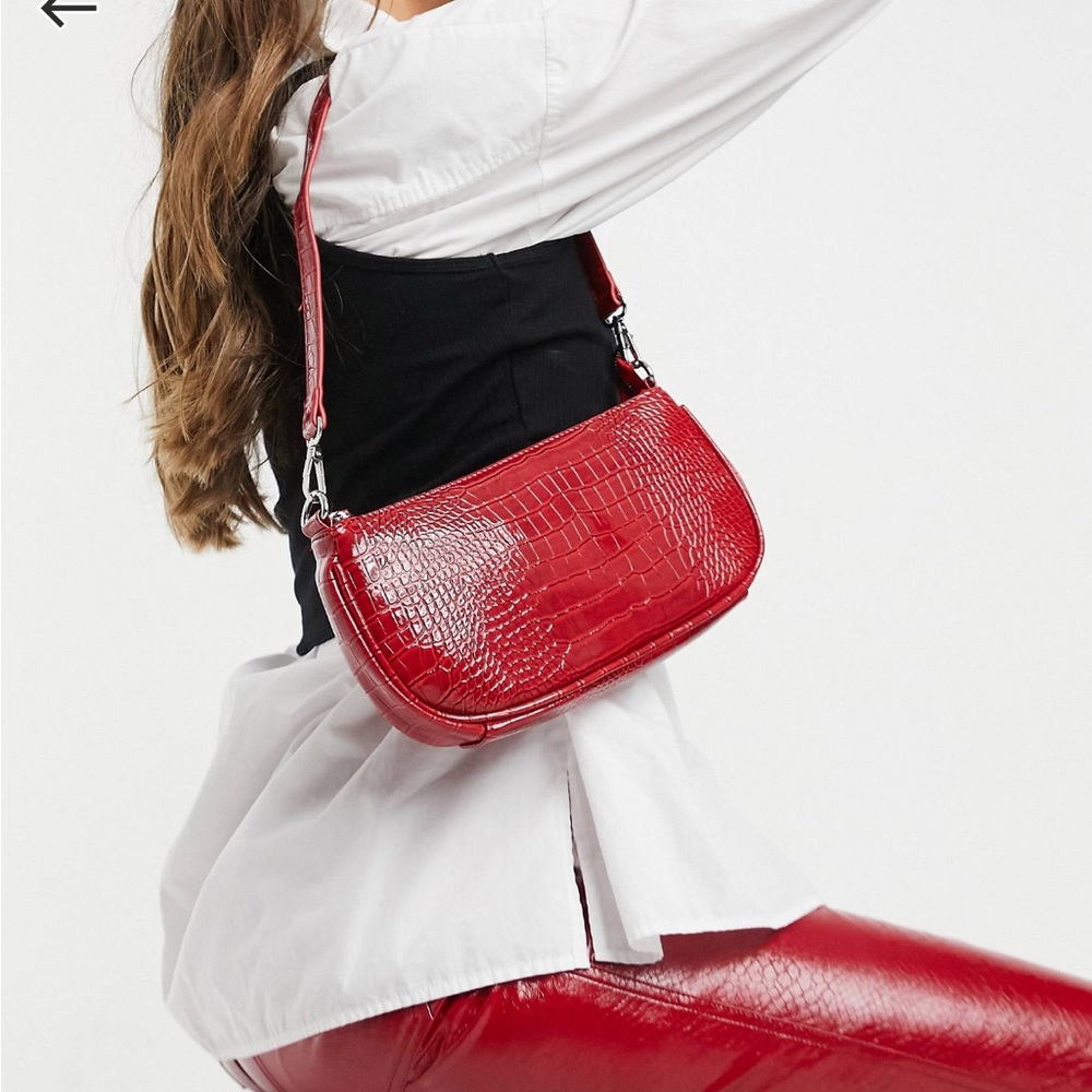 My Accessories London Exclusive 90s shoulder bag in red